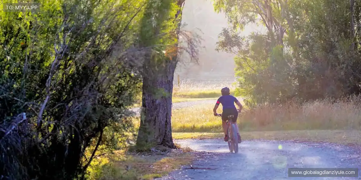 升级扑克现金对战：真钱升级拖拉机，配合默契赢大钱
